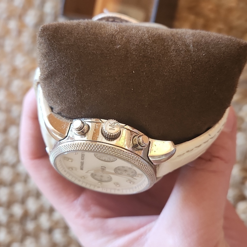 Michael Kors White Diamond Watch with Box - Picture 6 of 13